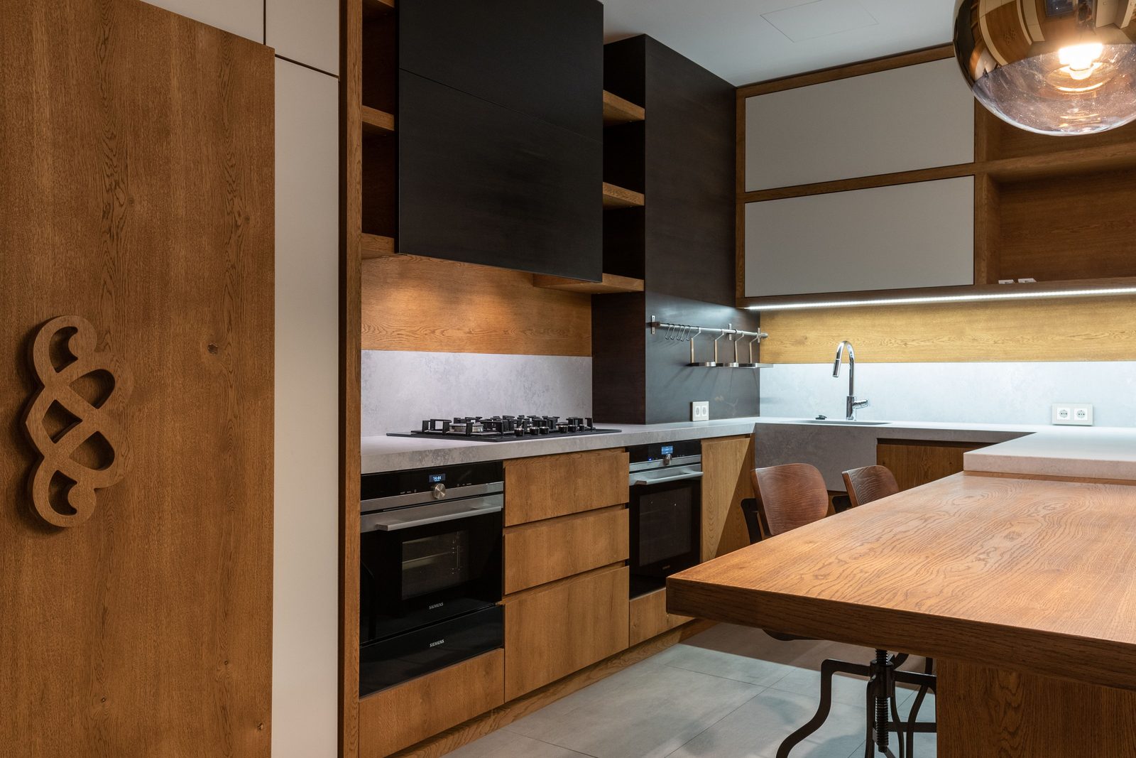Cuisine en bois massif sur-mesure
